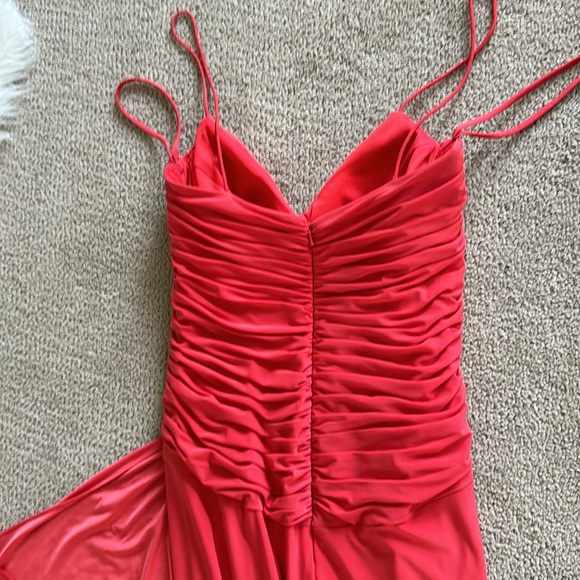 Long elegant beautiful night gown - Picture 4 of 6